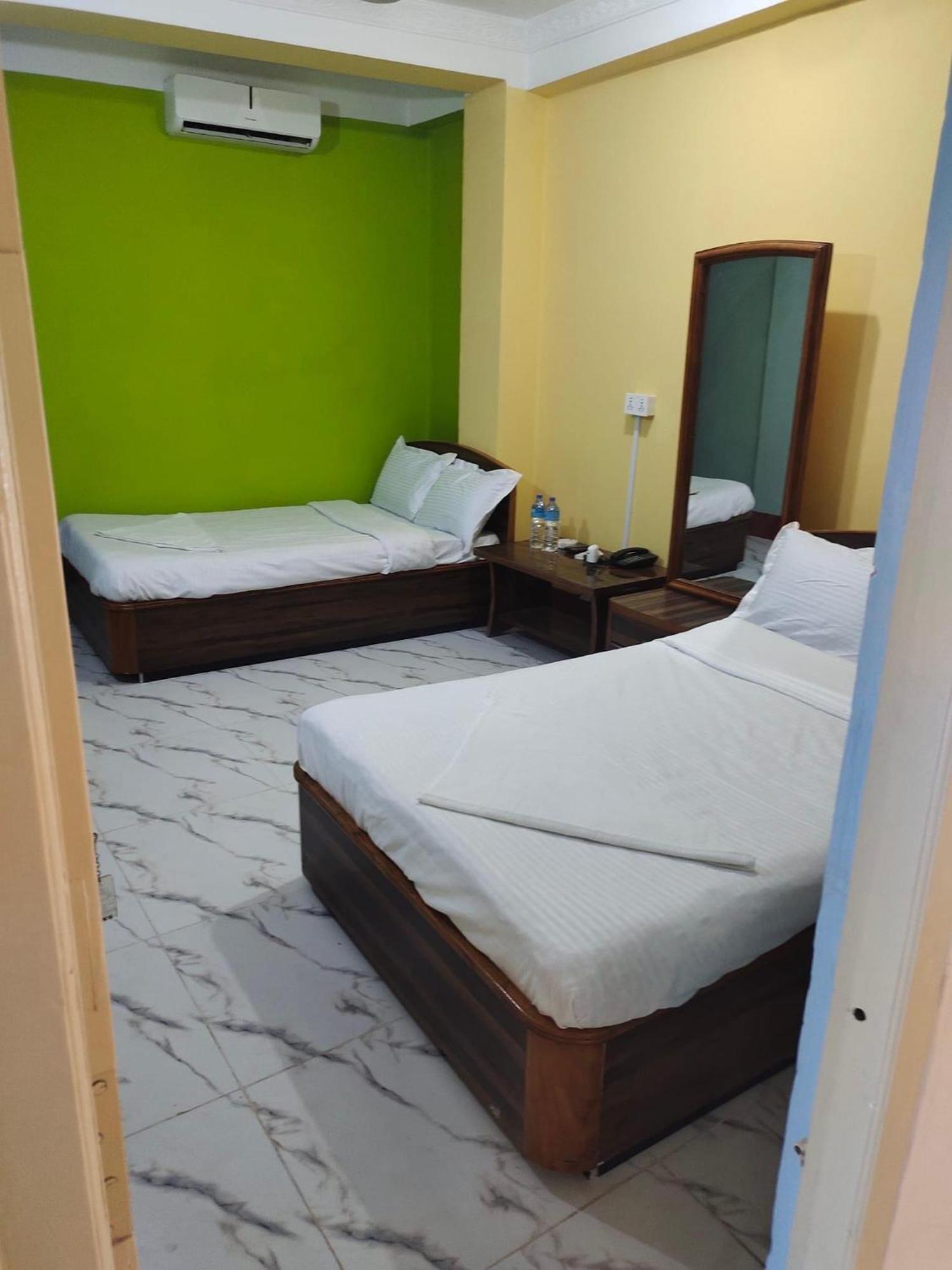Hotel Samrat Inn Pvt Ltd Lahan ภายนอก รูปภาพ