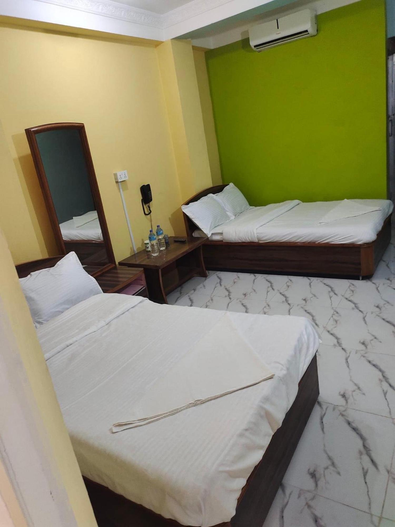 Hotel Samrat Inn Pvt Ltd Lahan ภายนอก รูปภาพ