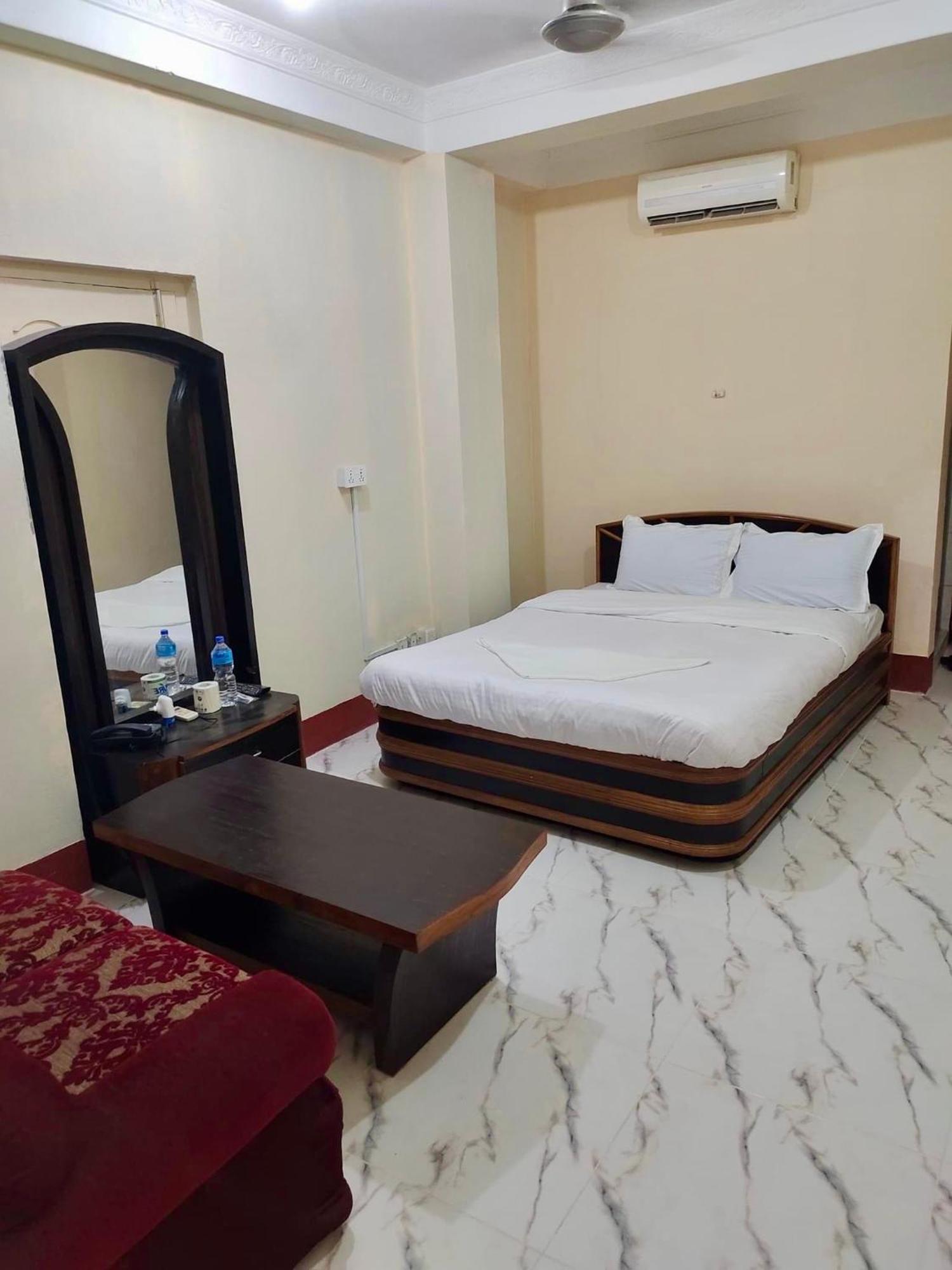 Hotel Samrat Inn Pvt Ltd Lahan ภายนอก รูปภาพ